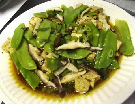 Microwaved platter of low-sodium tofu with snow peas