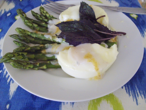 microwaved asparagus with a poached egg